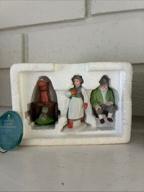 “Alpine Villagers” Holiday Carolers - The Heritage Village Collection